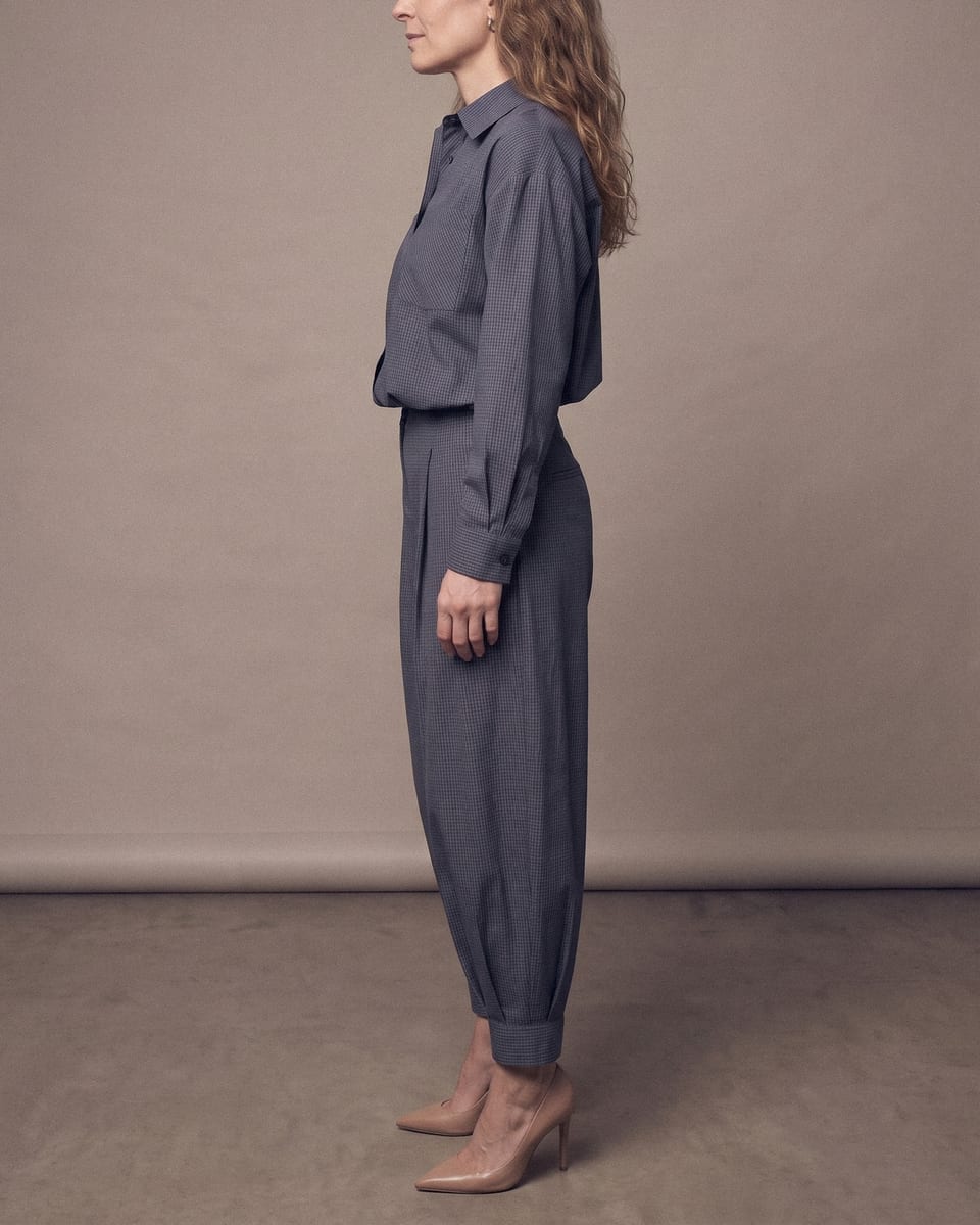 Ensemble sarouel, bleu ardoise, porté, profil de la taille